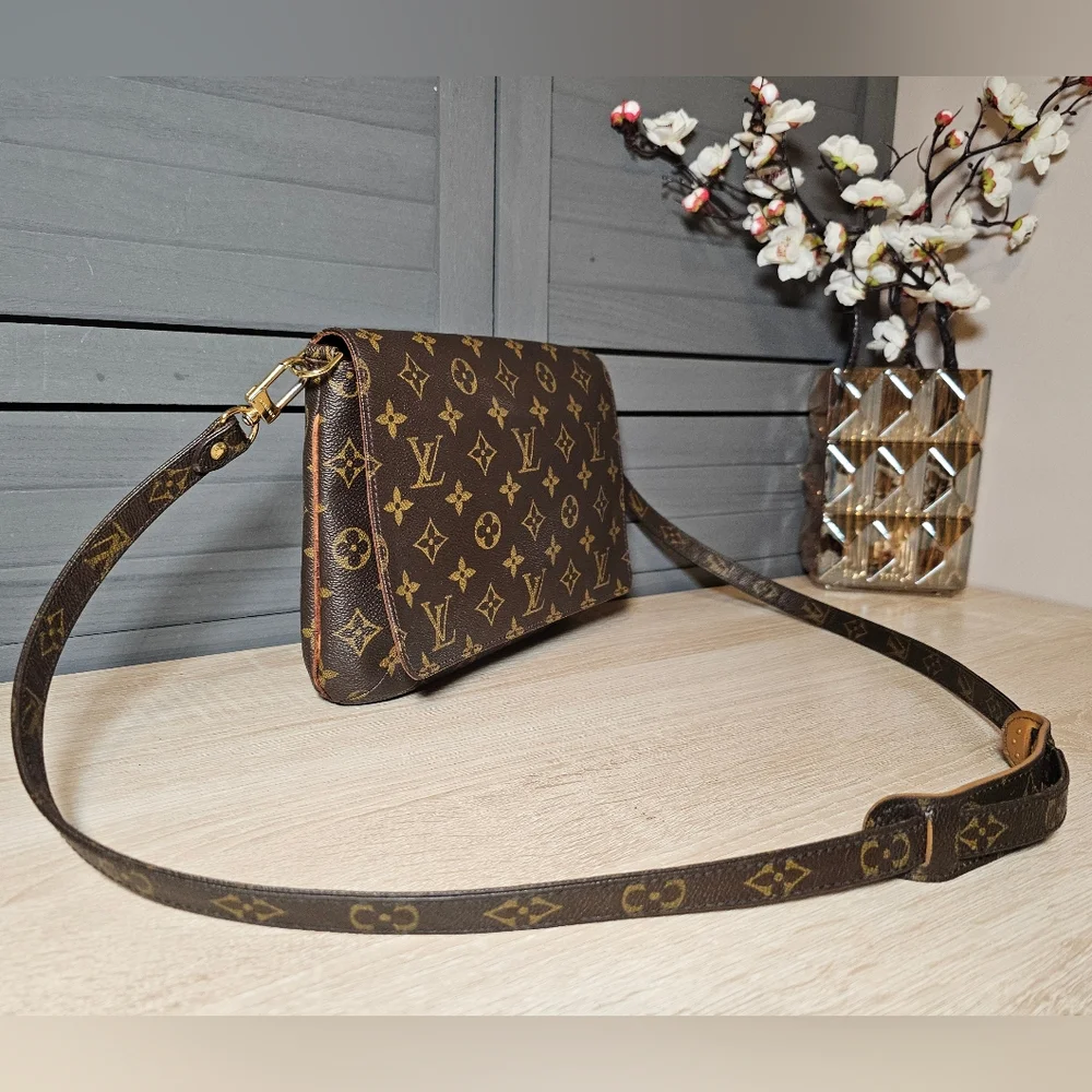 Authenic LOUIS VUITTON Musette Tango Crossbody - Picture 6 of 13